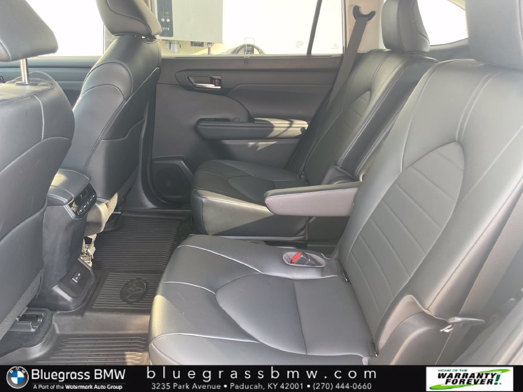 Used 2022 Toyota Highlander XLE AWD/4WD image 20