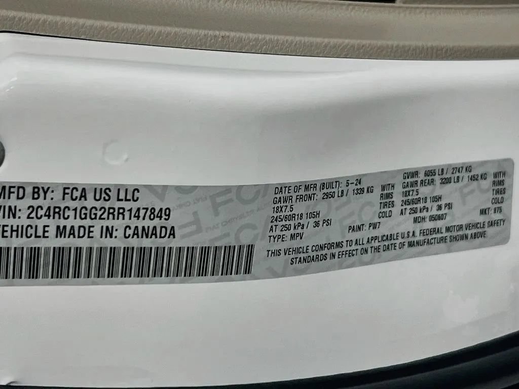 Used 2024 Chrysler Pacifica Limited FWD image 35