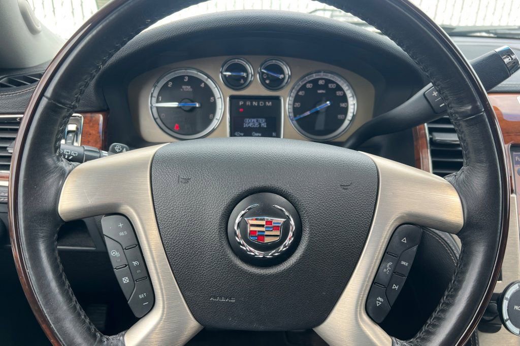 Used 2014 Cadillac Escalade Platinum AWD/4WD image 22