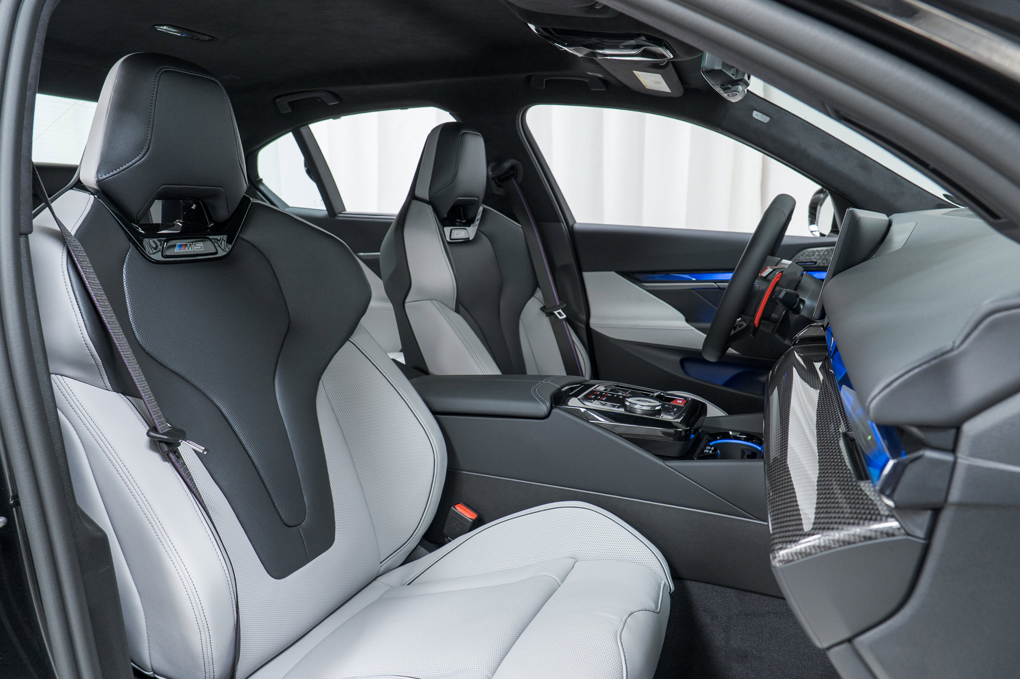 Used 2026 BMW M5 w/ Carbon Package image 23