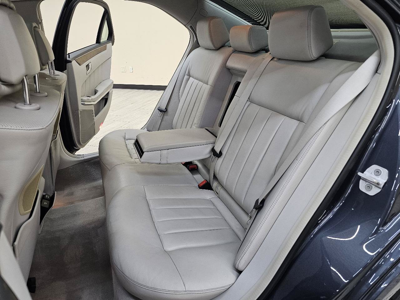 Used 2014 Mercedes-Benz E 550 4MATIC Sedan image 23