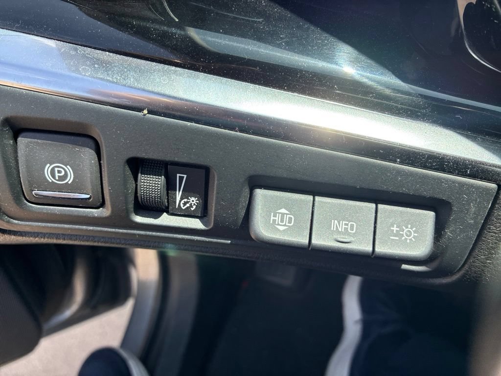 Used 2022 Cadillac XT6 Premium Luxury w/ Technology Package FWD image 11