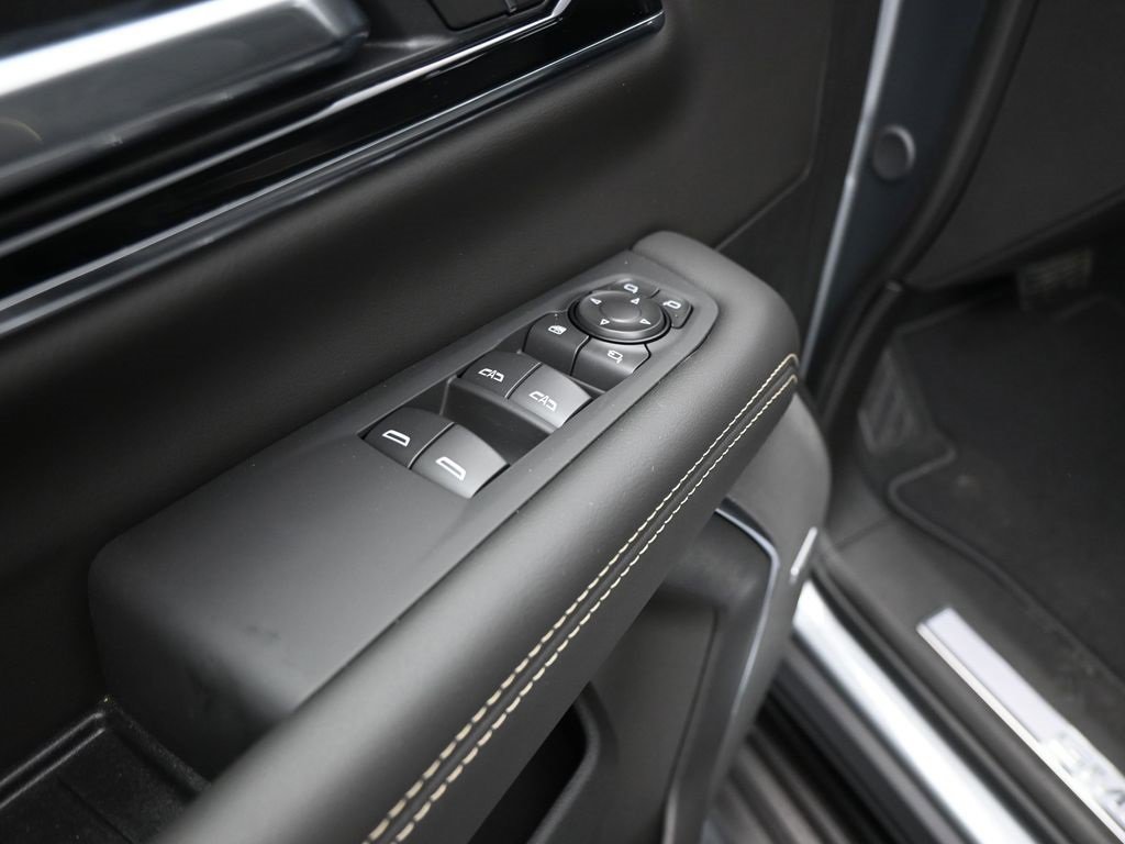 New 2025 GMC Yukon XL Elevation image 10