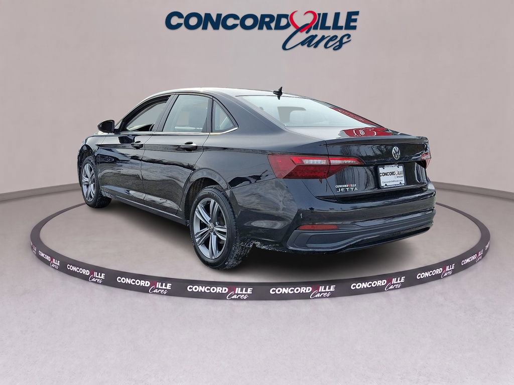 Used 2024 Volkswagen Jetta SE FWD image 4