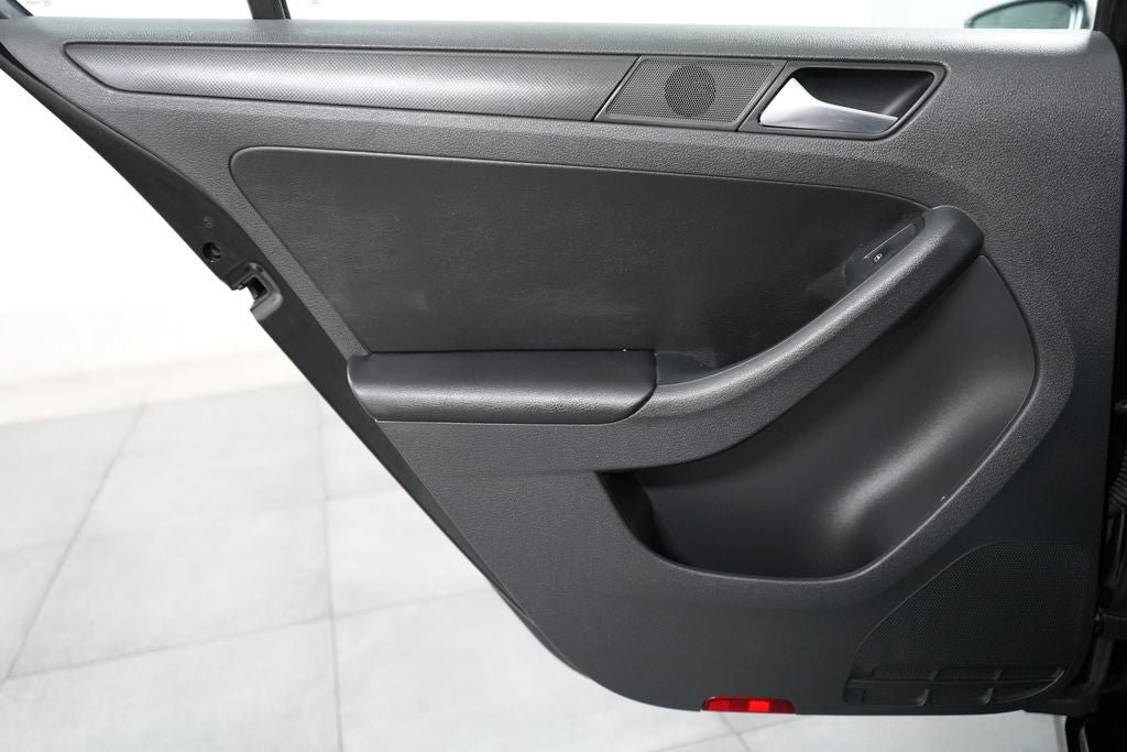 Used 2012 Volkswagen Jetta SE FWD image 30