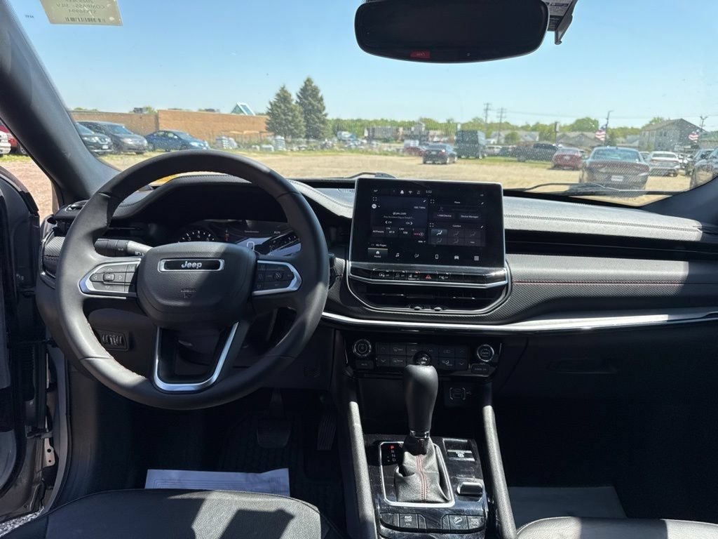 Used 2025 Jeep Compass Trailhawk AWD/4WD image 47