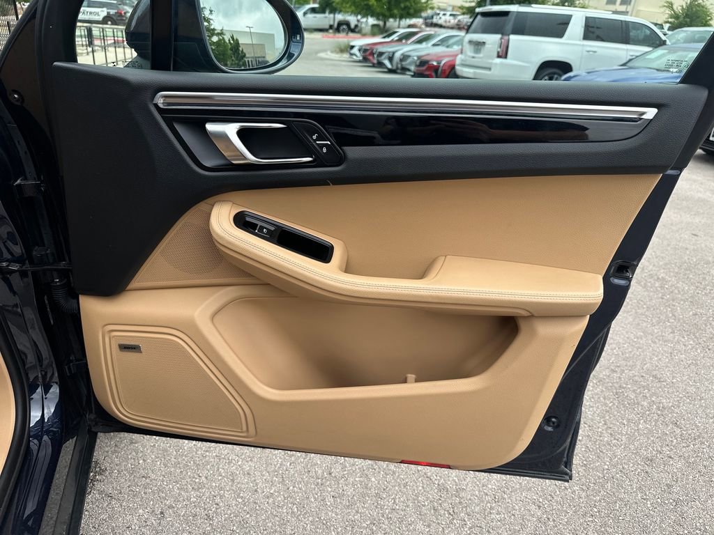 Used 2018 Porsche Macan AWD/4WD image 38