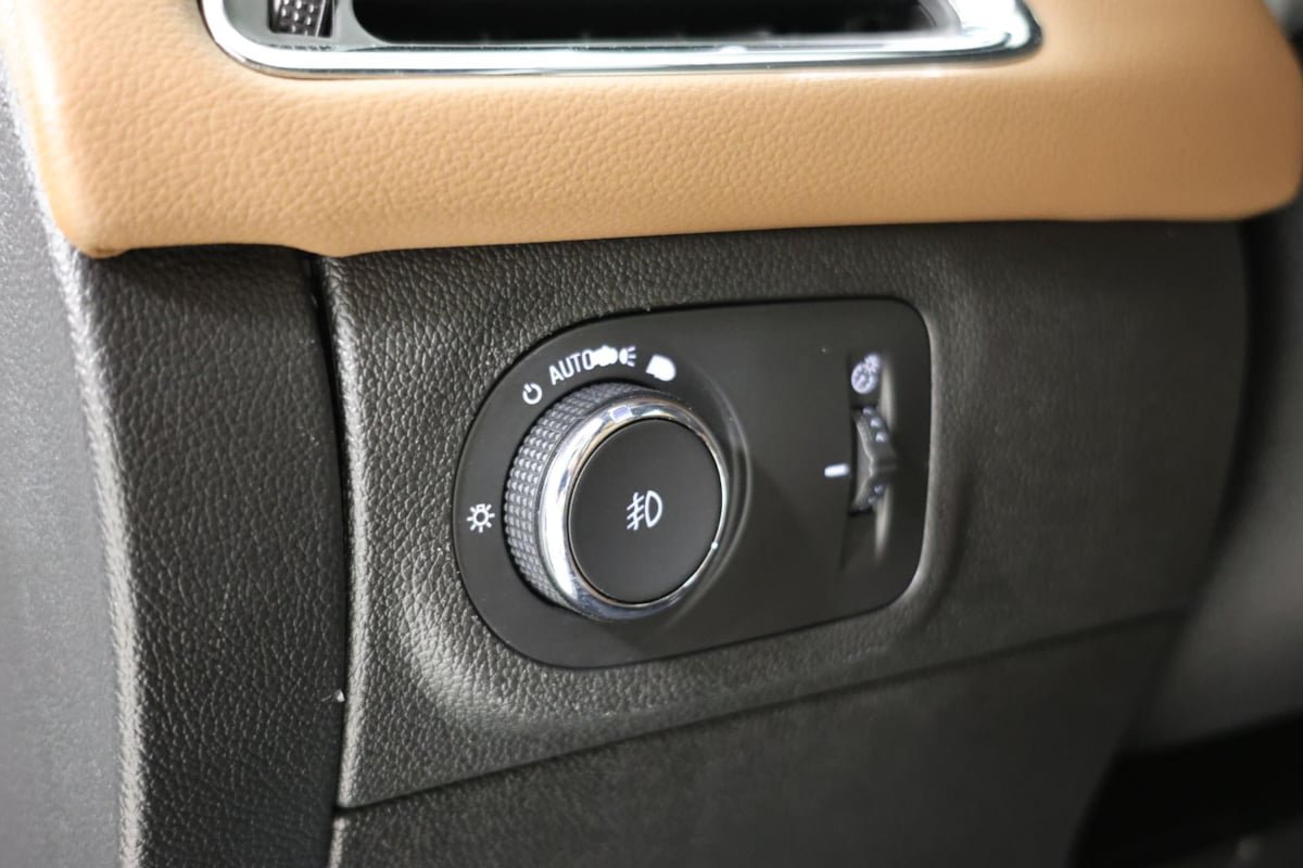 Used 2019 Chevrolet Cruze Premier w/ Sun And Sound Package FWD image 23