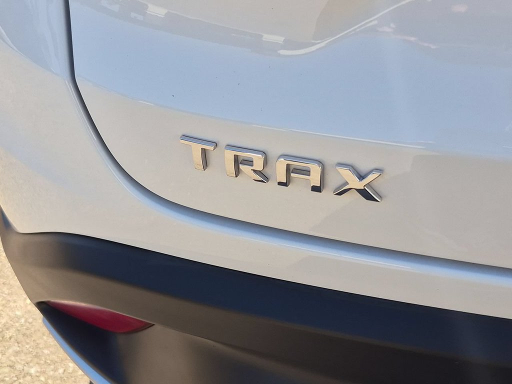 Used 2025 Chevrolet Trax LT FWD image 32