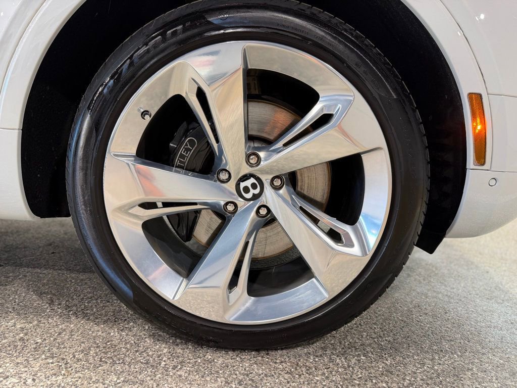 Used 2018 Bentley Bentayga Mulliner AWD/4WD image 29