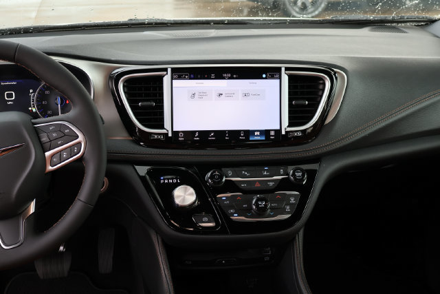 New 2026 Chrysler Pacifica Pinnacle FWD image 15