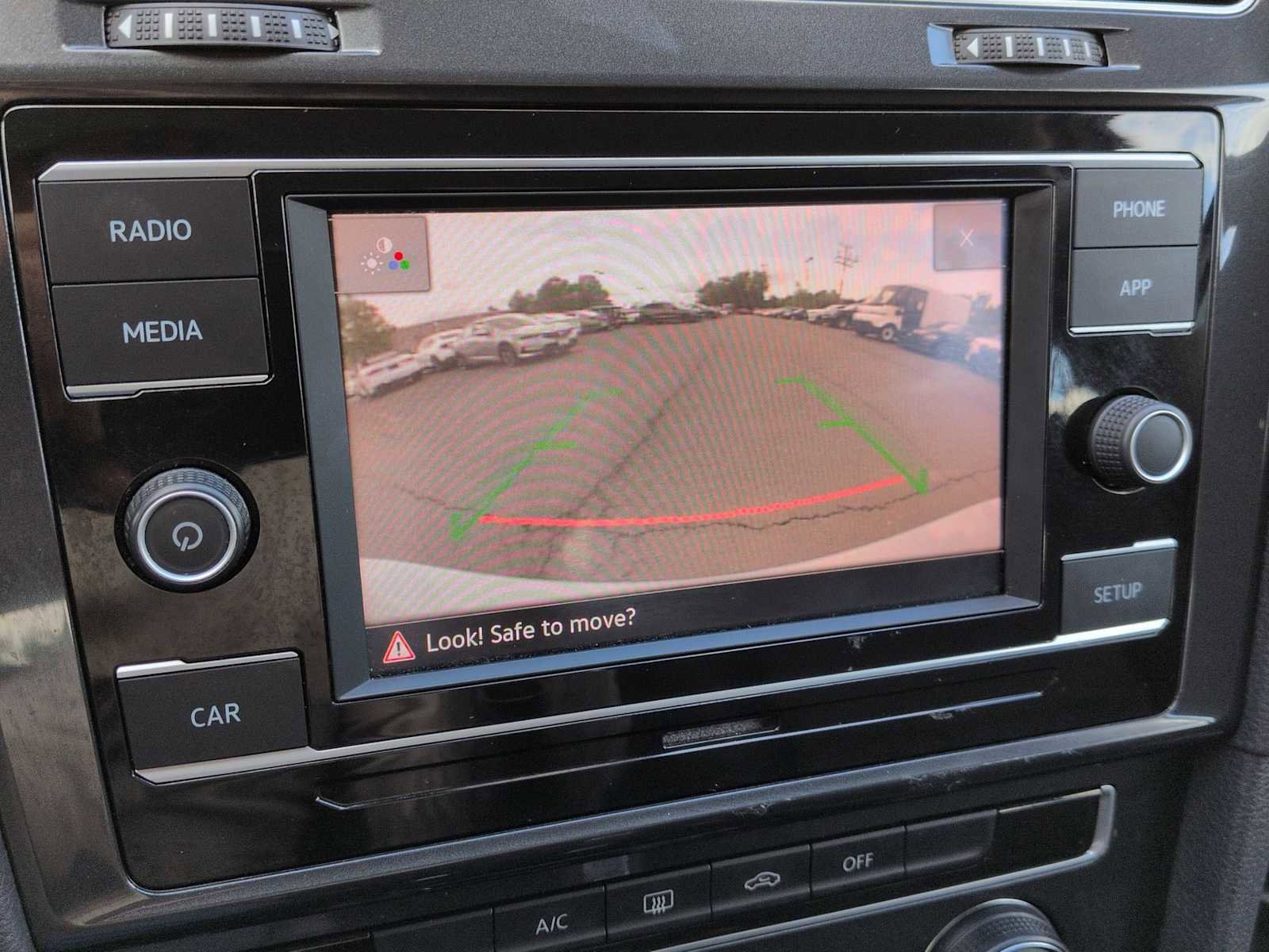 Used 2018 Volkswagen Golf S FWD image 29