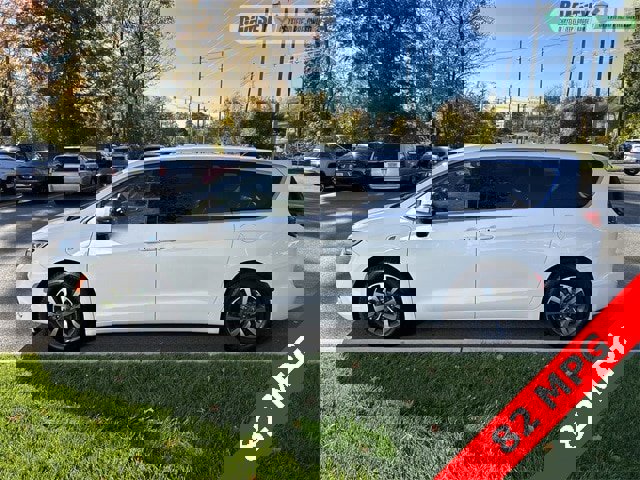 Certified 2024 Chrysler Pacifica Select image 5