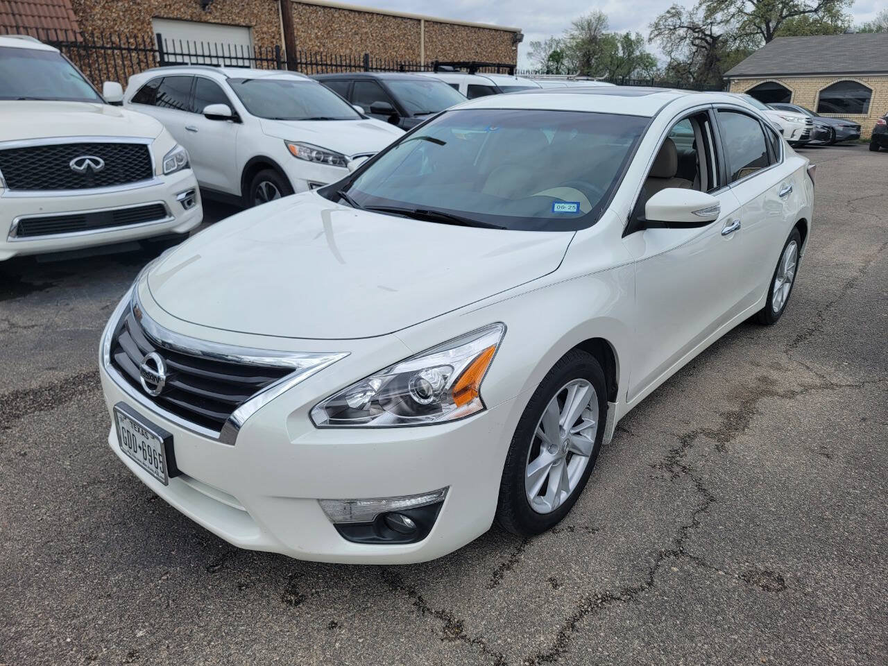 Used 2015 Nissan Altima 2.5 SL w/ Technology Package FWD image 2