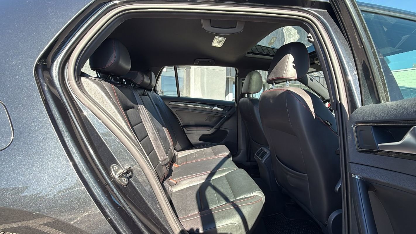 Used 2015 Volkswagen GTI SE FWD image 16