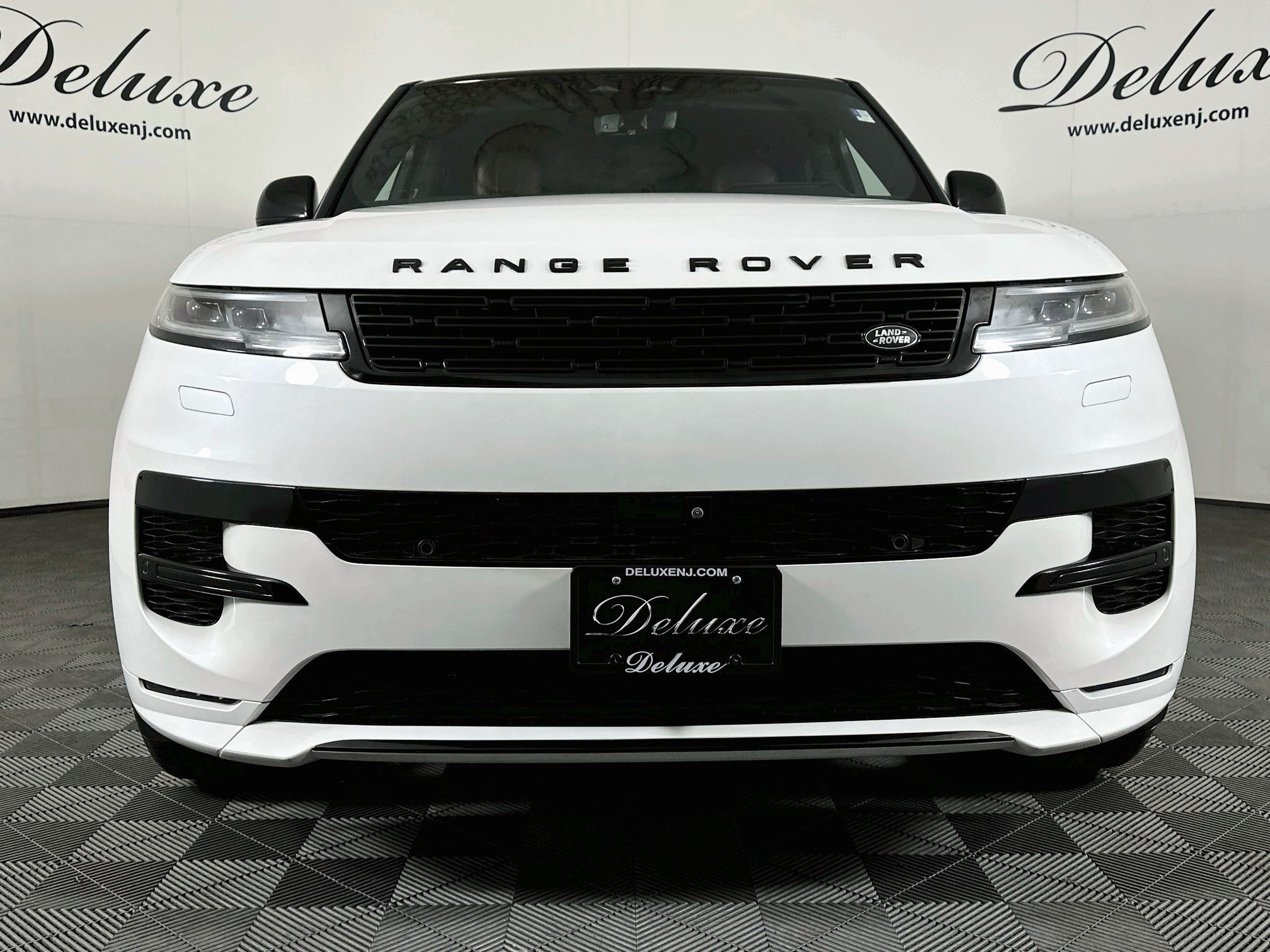 Used 2024 Land Rover Range Rover Sport Dynamic SE AWD/4WD image 2