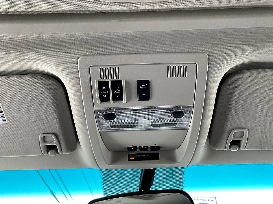 Used 2014 Cadillac Escalade Luxury image 28