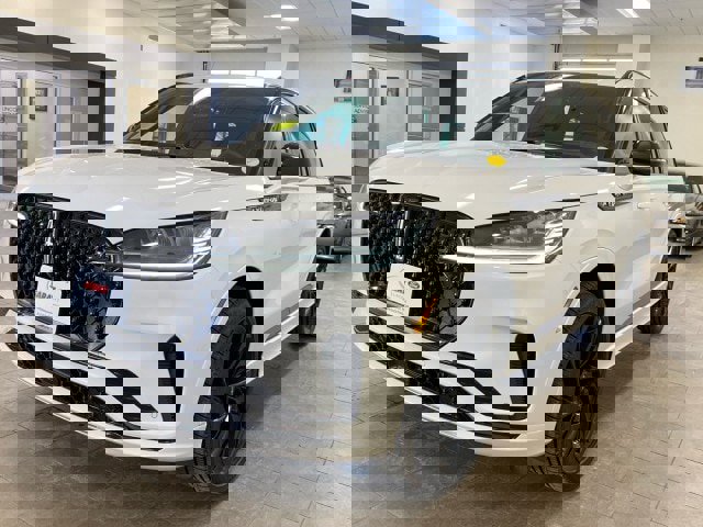 New 2026 Lincoln Aviator Reserve w/ Jet Appearance Package image 4