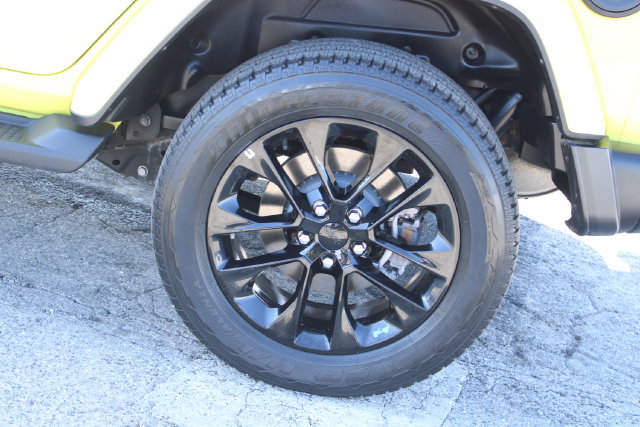 Used 2022 Jeep Wrangler Unlimited Sahara w/ Cold Weather Group AWD/4WD image 7
