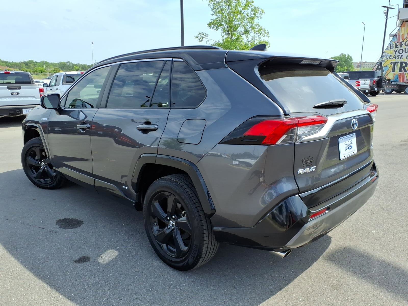 Used 2019 Toyota RAV4 XSE w/ XSE Weather Package AWD/4WD image 5