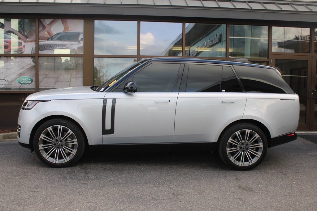Used 2023 Land Rover Range Rover SE image 10