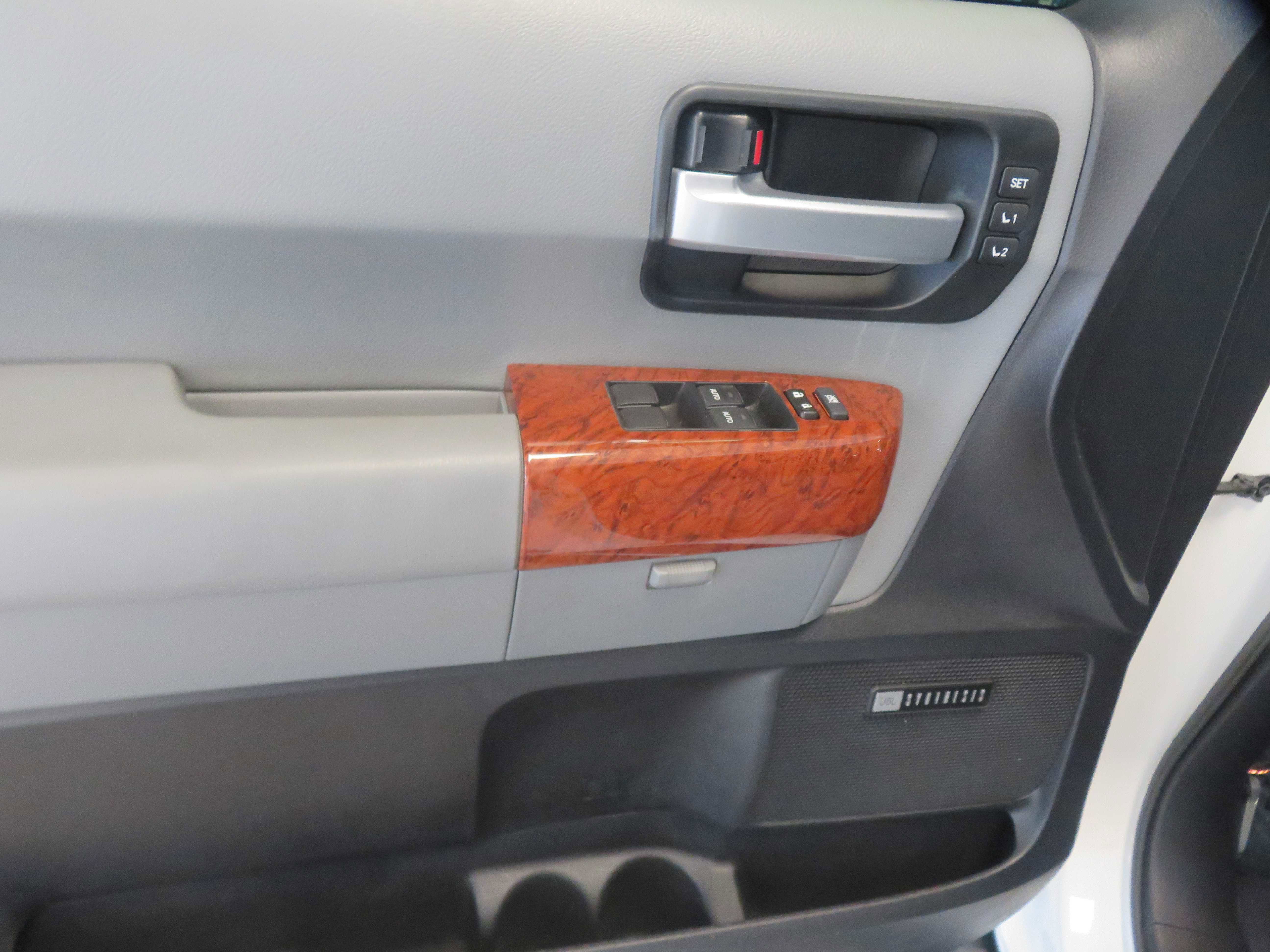 Used 2018 Toyota Sequoia Platinum AWD/4WD image 15
