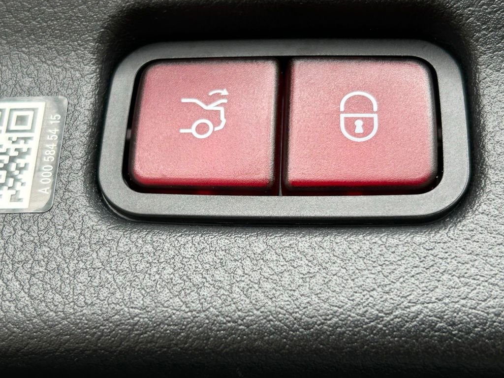 Used 2025 Mercedes-Benz C 300 4MATIC Sedan image 41