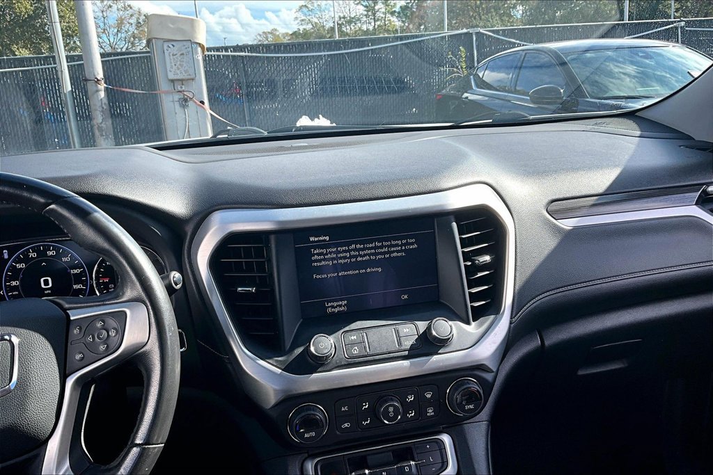 Used 2022 GMC Acadia SLT w/ Technology Package FWD image 9
