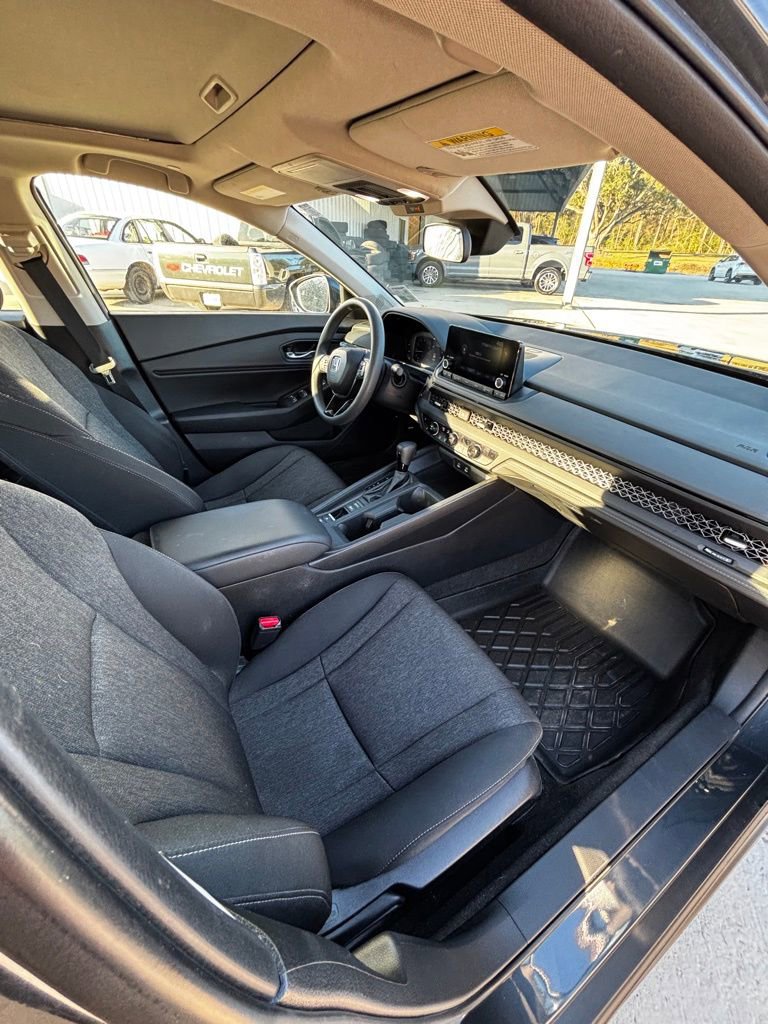 Used 2023 Honda Accord EX image 19