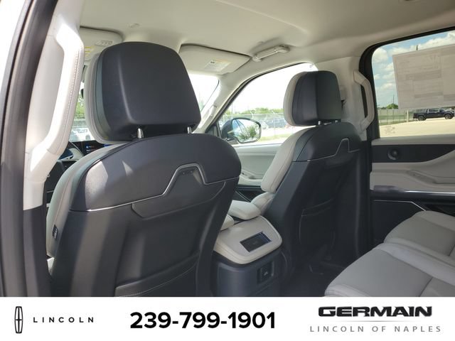 New 2026 Lincoln Navigator L Premier AWD/4WD image 21