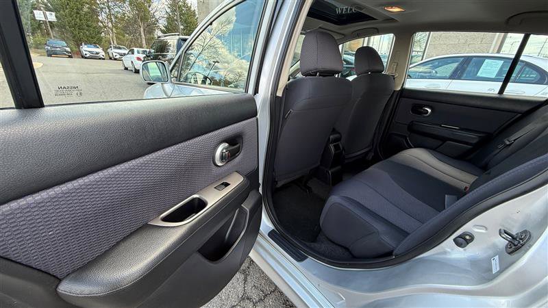 Used 2007 Nissan Versa Hatchback w/ Convenience Pkg FWD image 16