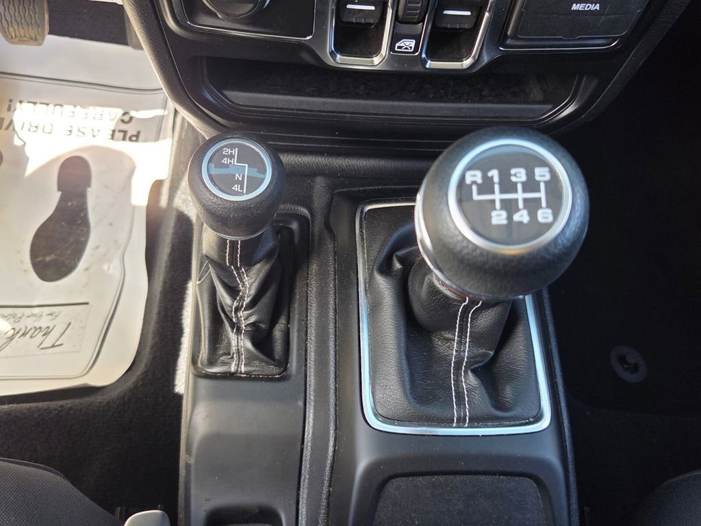 Used 2022 Jeep Wrangler Unlimited Sahara w/ Cold Weather Group image 19