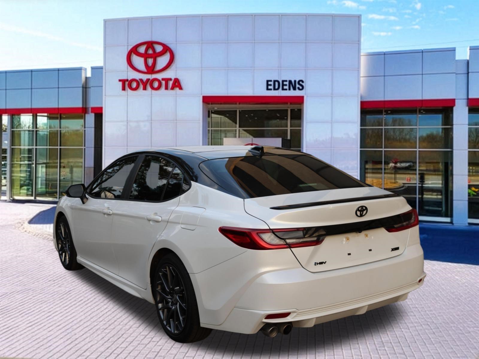 Used 2025 Toyota Camry XSE FWD image 7