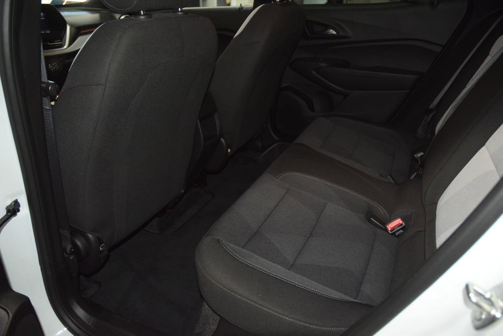 Used 2024 Chevrolet Trax RS FWD image 39