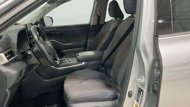 Used 2020 Toyota Highlander LE AWD/4WD image 22