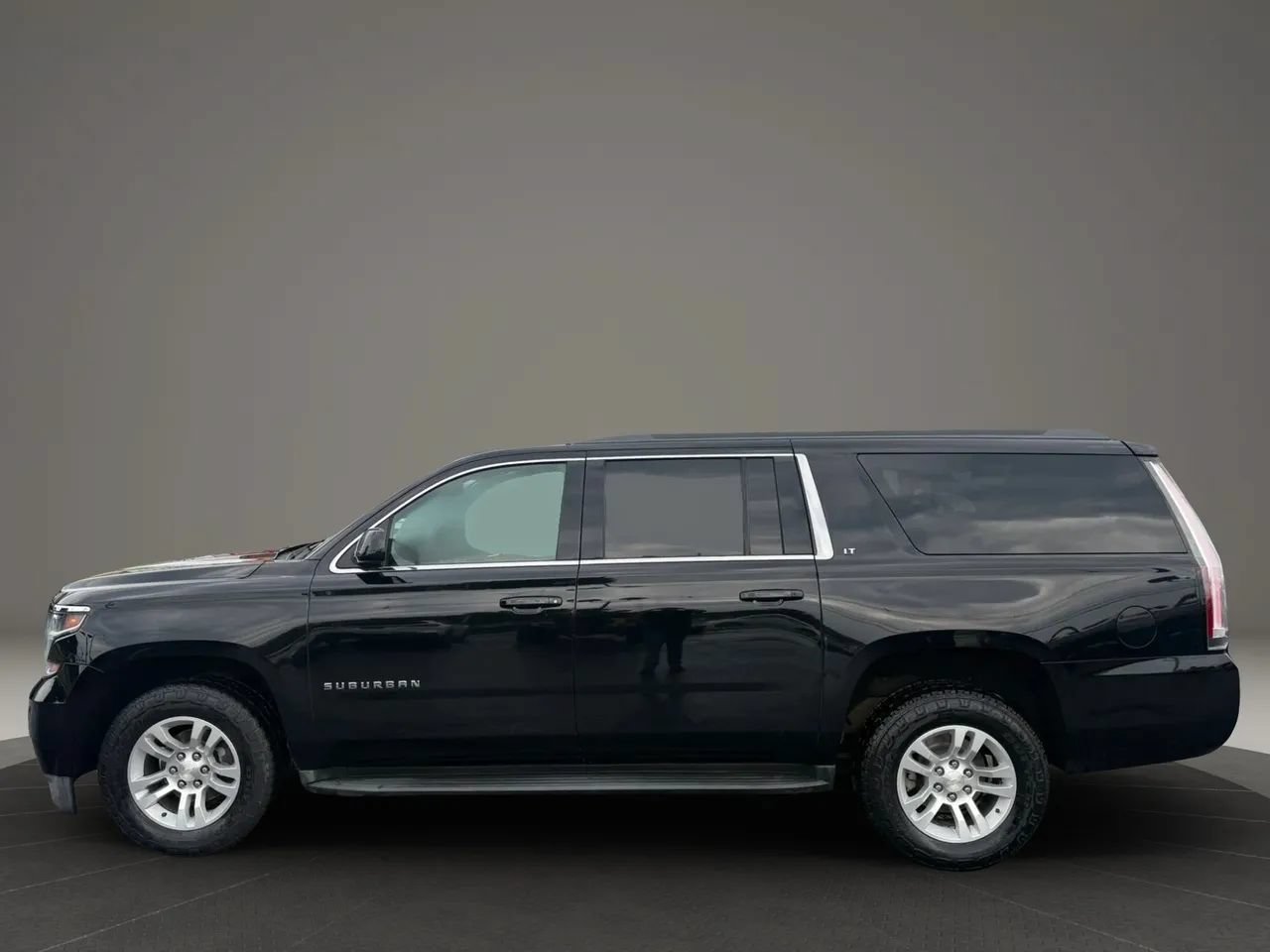 Used 2017 Chevrolet Suburban LT AWD/4WD image 10