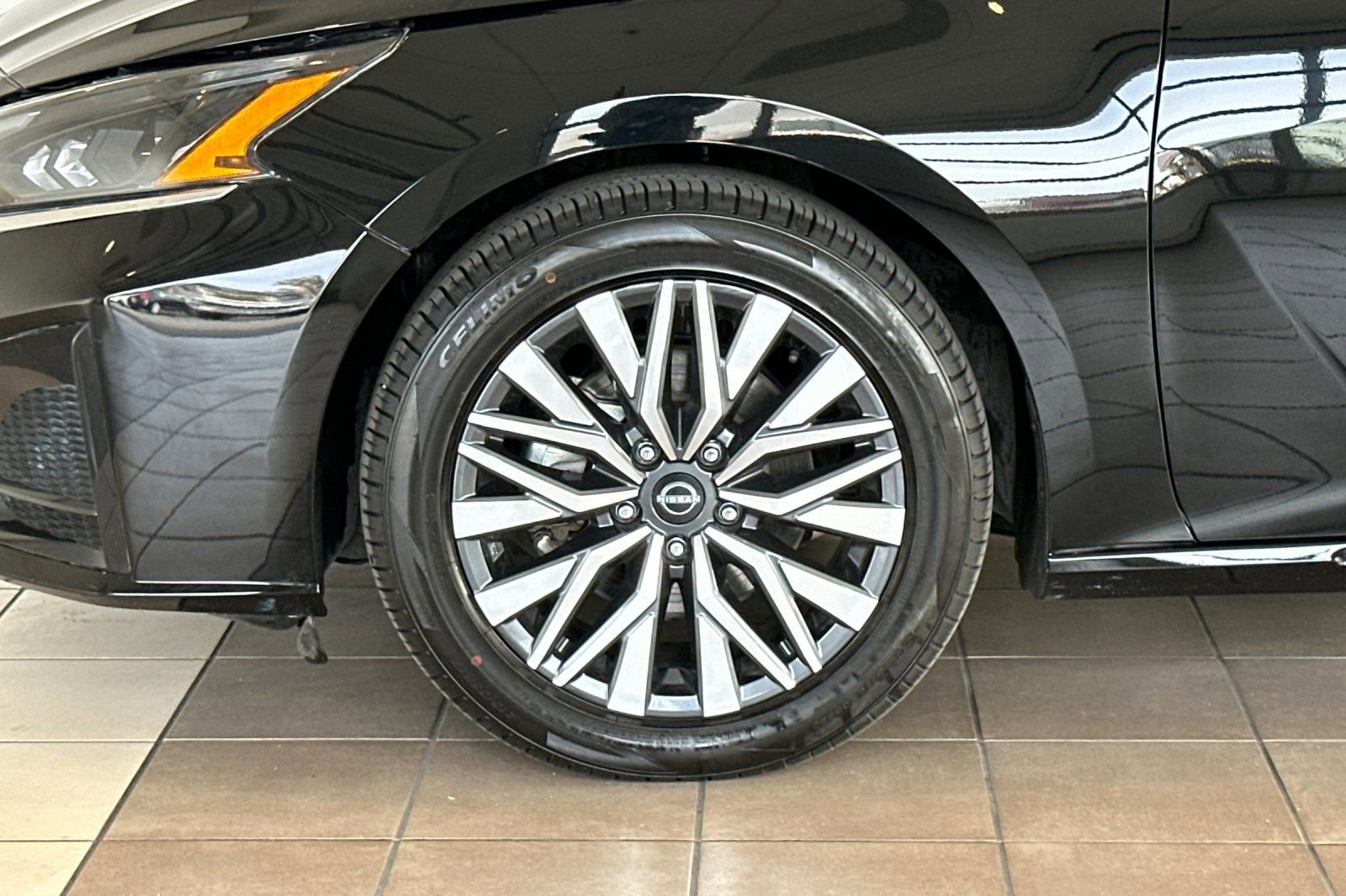 Used 2024 Nissan Altima 2.5 SV image 25