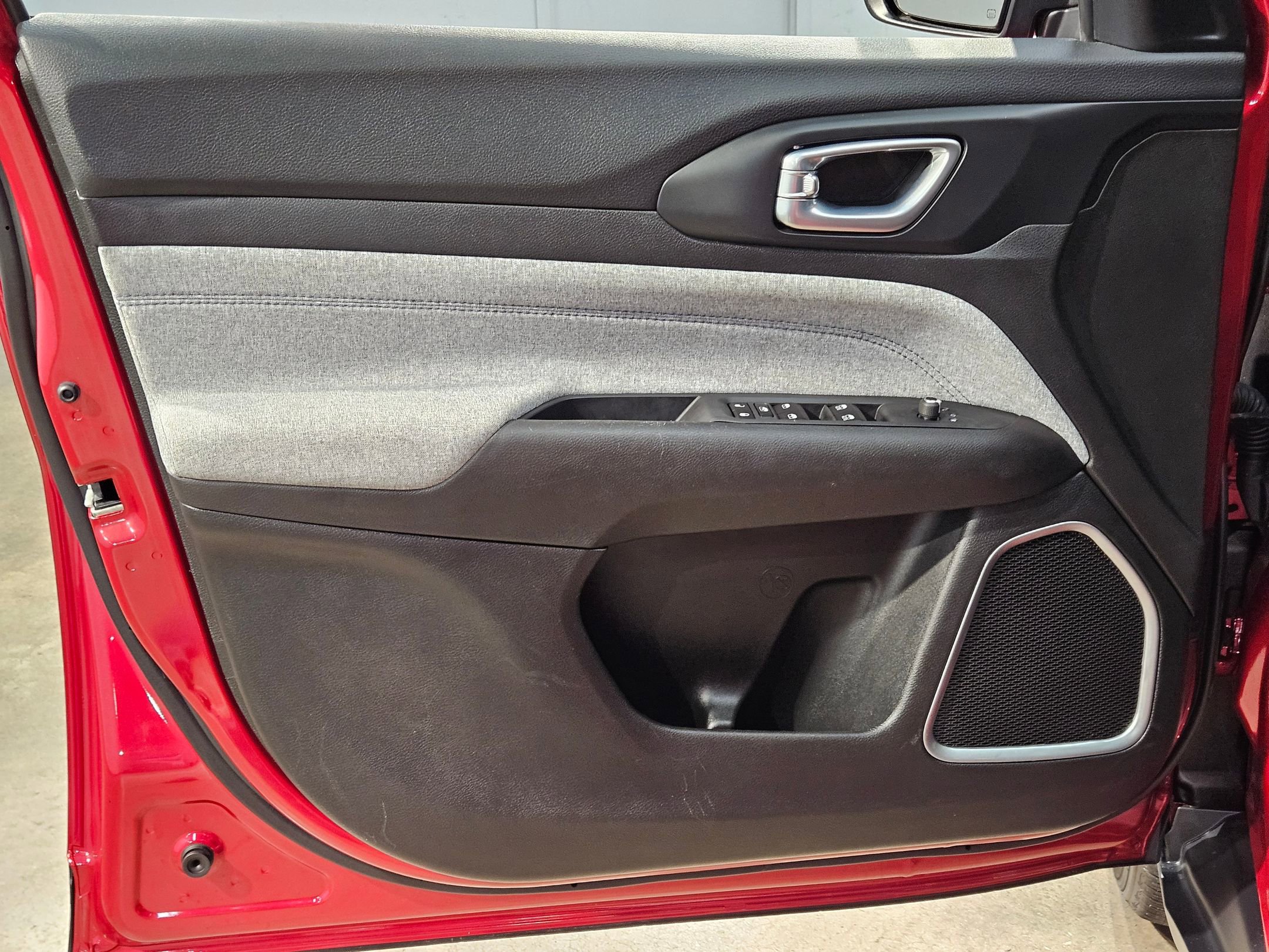 Used 2025 Jeep Compass Sport image 20