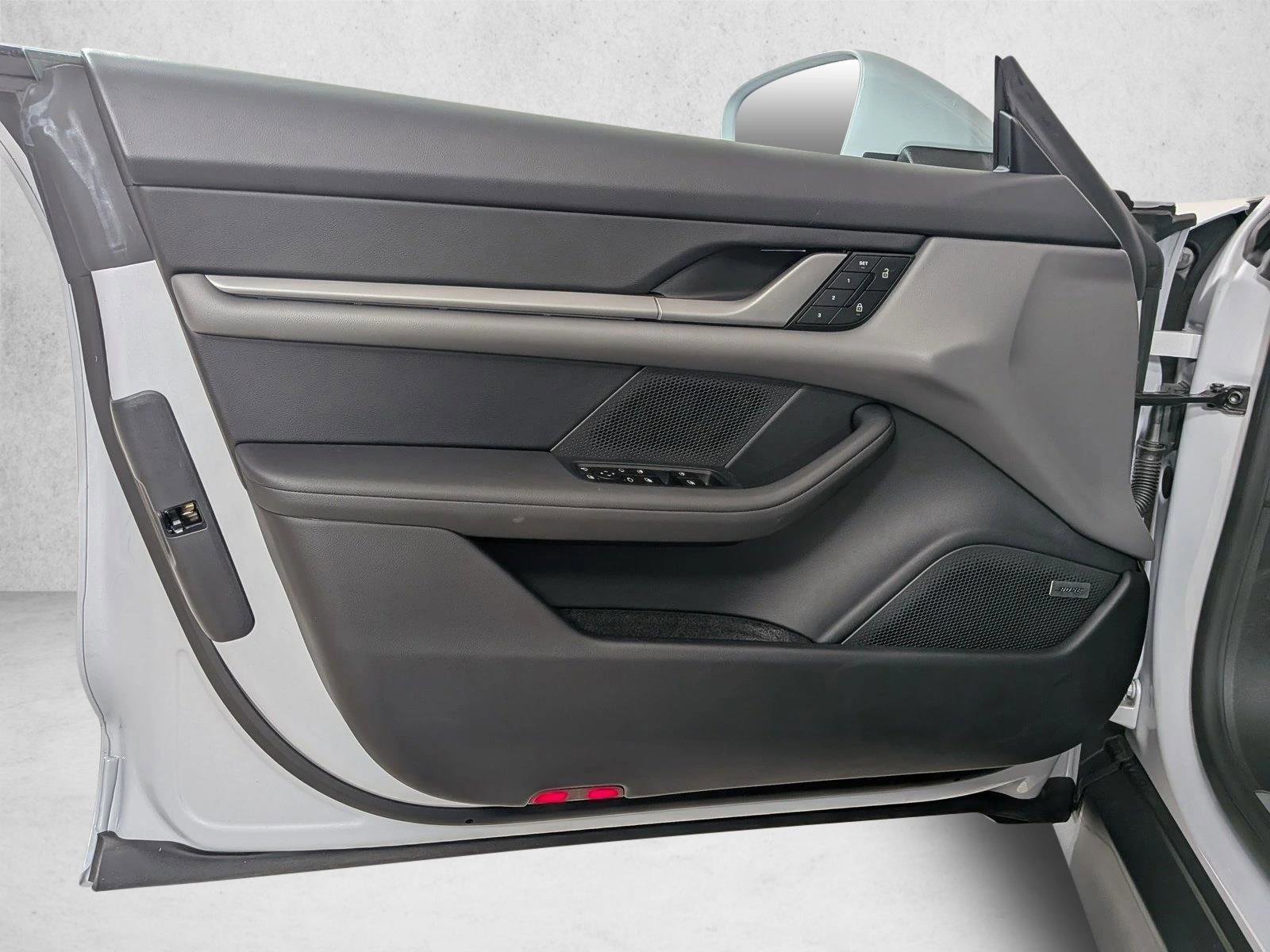 New 2025 Porsche Taycan 4S AWD/4WD image 13