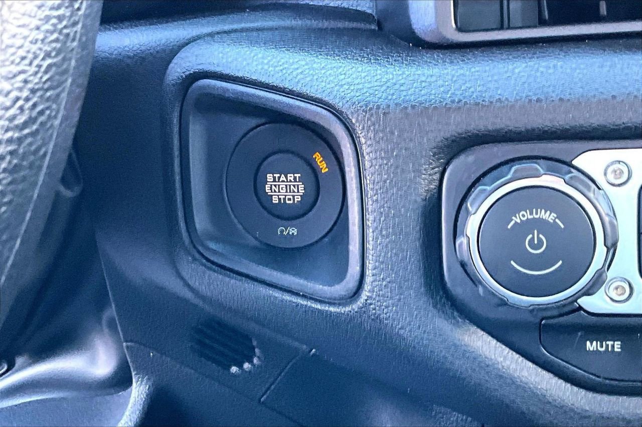 Certified 2025 Jeep Gladiator Sport image 26