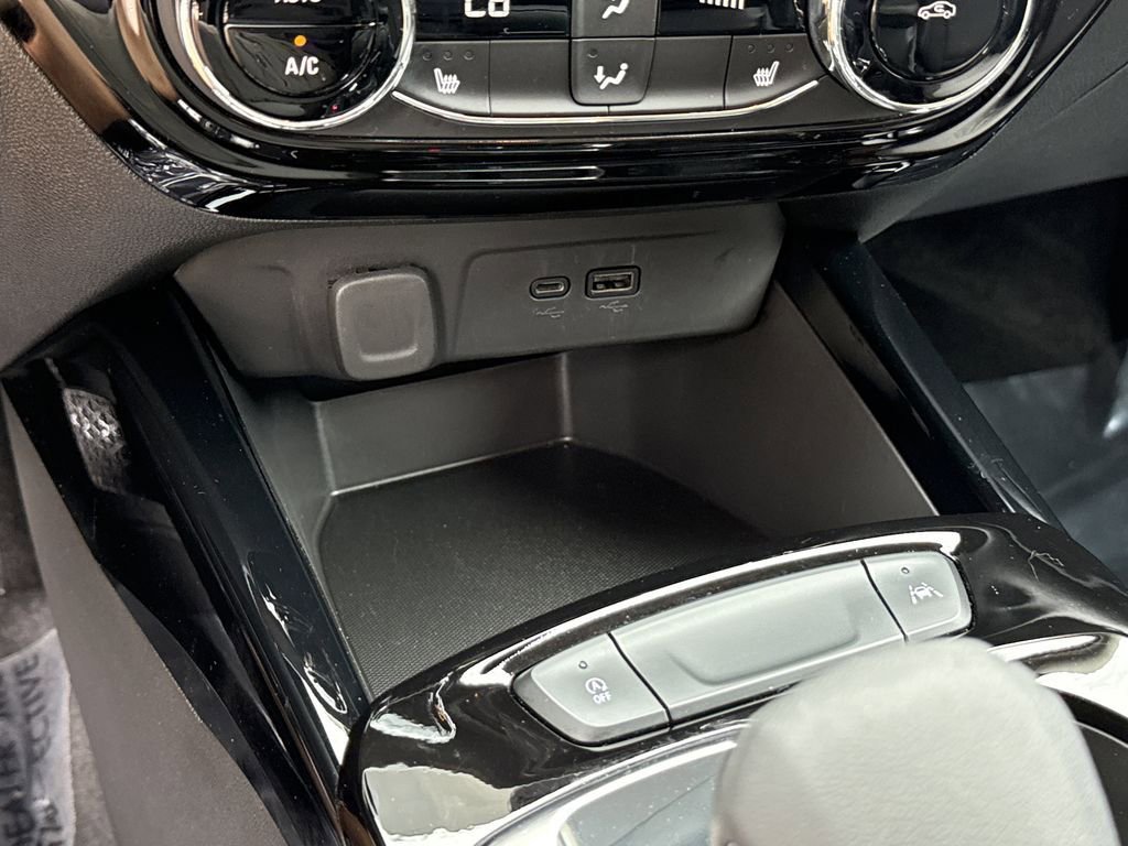 Used 2024 Chevrolet Trax LT w/ Driver Confidence Package image 18