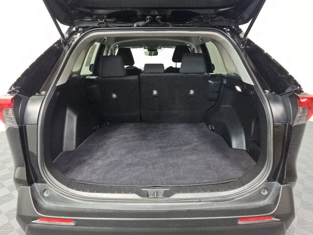 Used 2022 Toyota RAV4 LE image 25