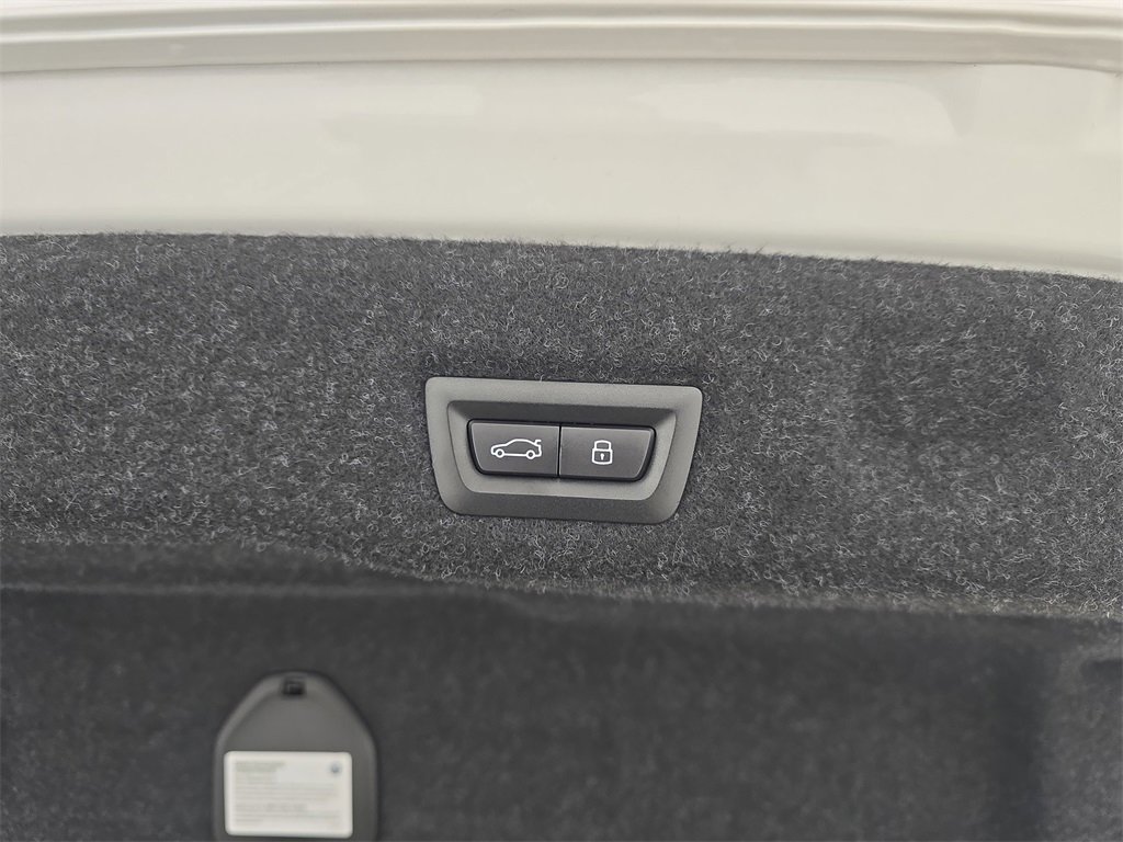 Used 2026 BMW 530i xDrive w/ Premium Package image 16