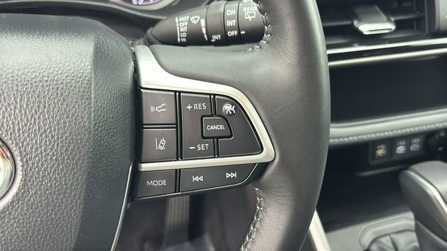 Used 2025 Toyota Highlander LE AWD/4WD image 19