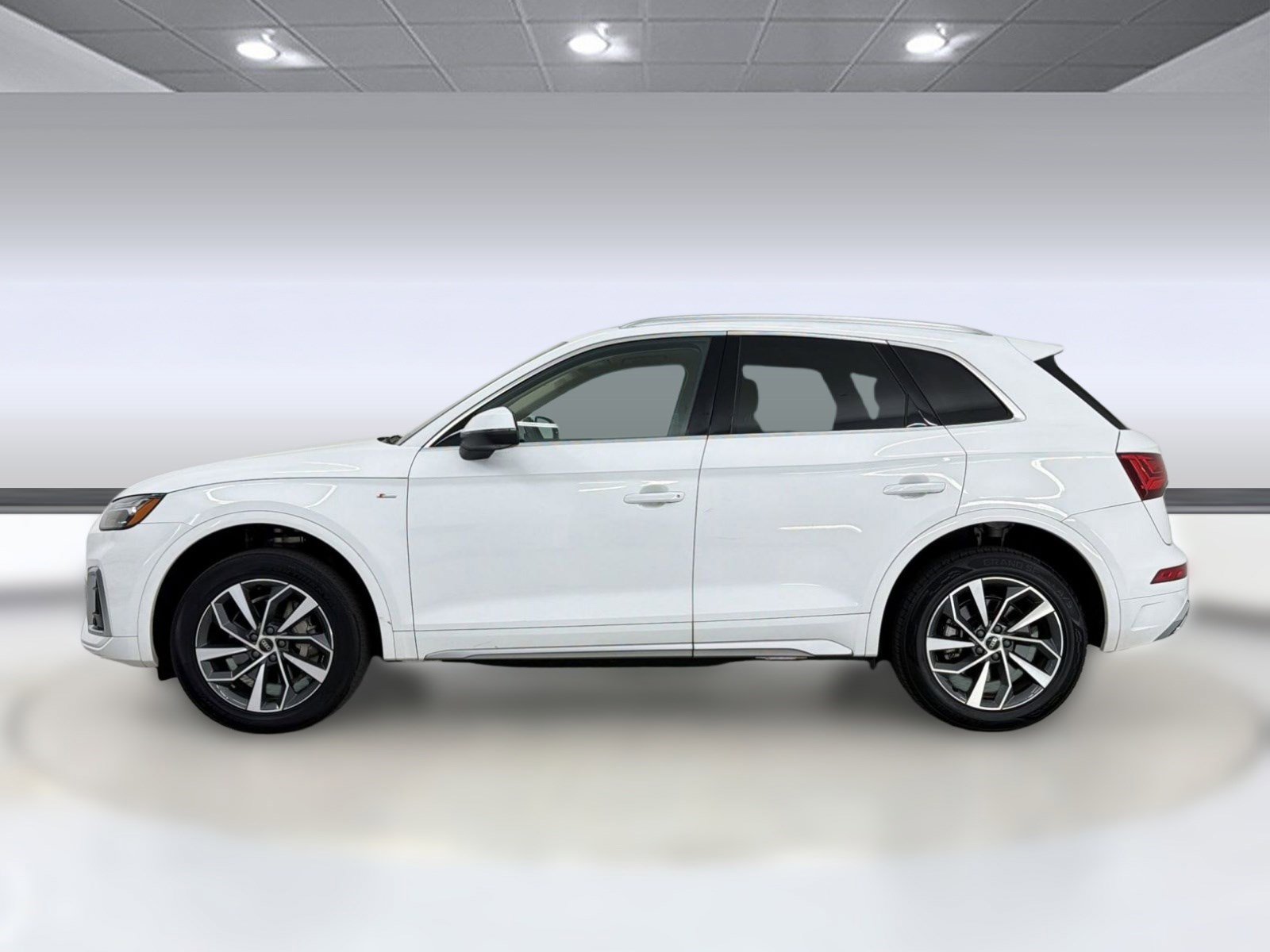 Used 2023 Audi Q5 2.0T Premium Plus w/ Premium Plus Package AWD/4WD image 2