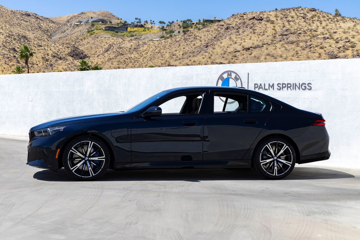 New 2026 BMW 550e xDrive w/ Premium Package AWD/4WD image 3