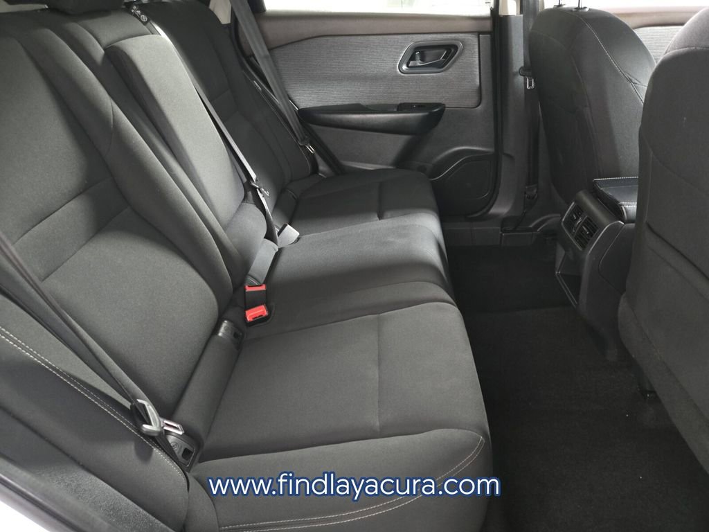 Used 2023 Nissan Rogue S image 15