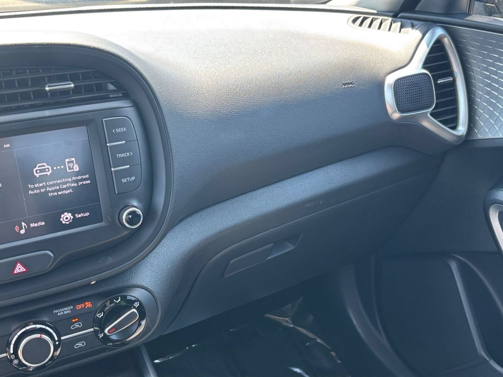 Used 2025 Kia Soul LX w/ LX Technology Package FWD image 28