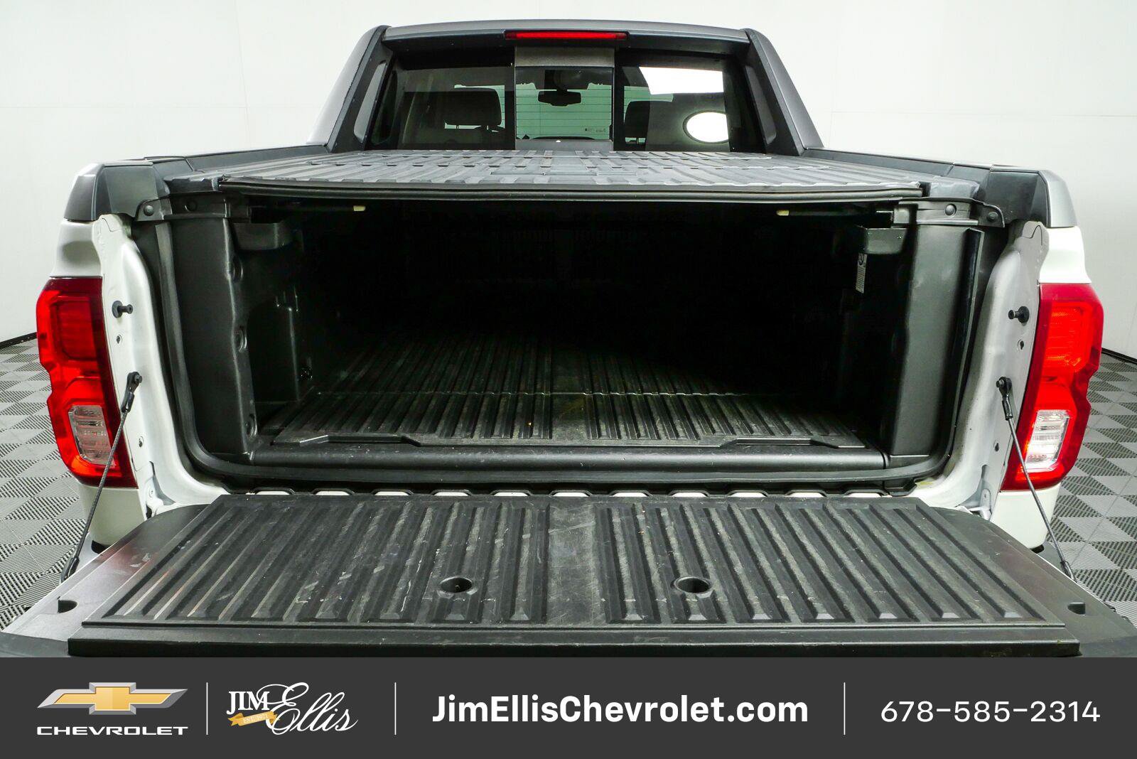 Certified 2017 Chevrolet Silverado 1500 LTZ w/ High Desert Package AWD/4WD image 30