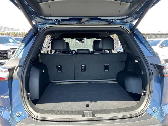 New 2027 Chevrolet Equinox LT w/ Convenience Package II FWD image 16
